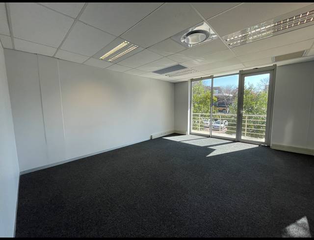 658M² OFFICE TO LET IN BRYANSTON